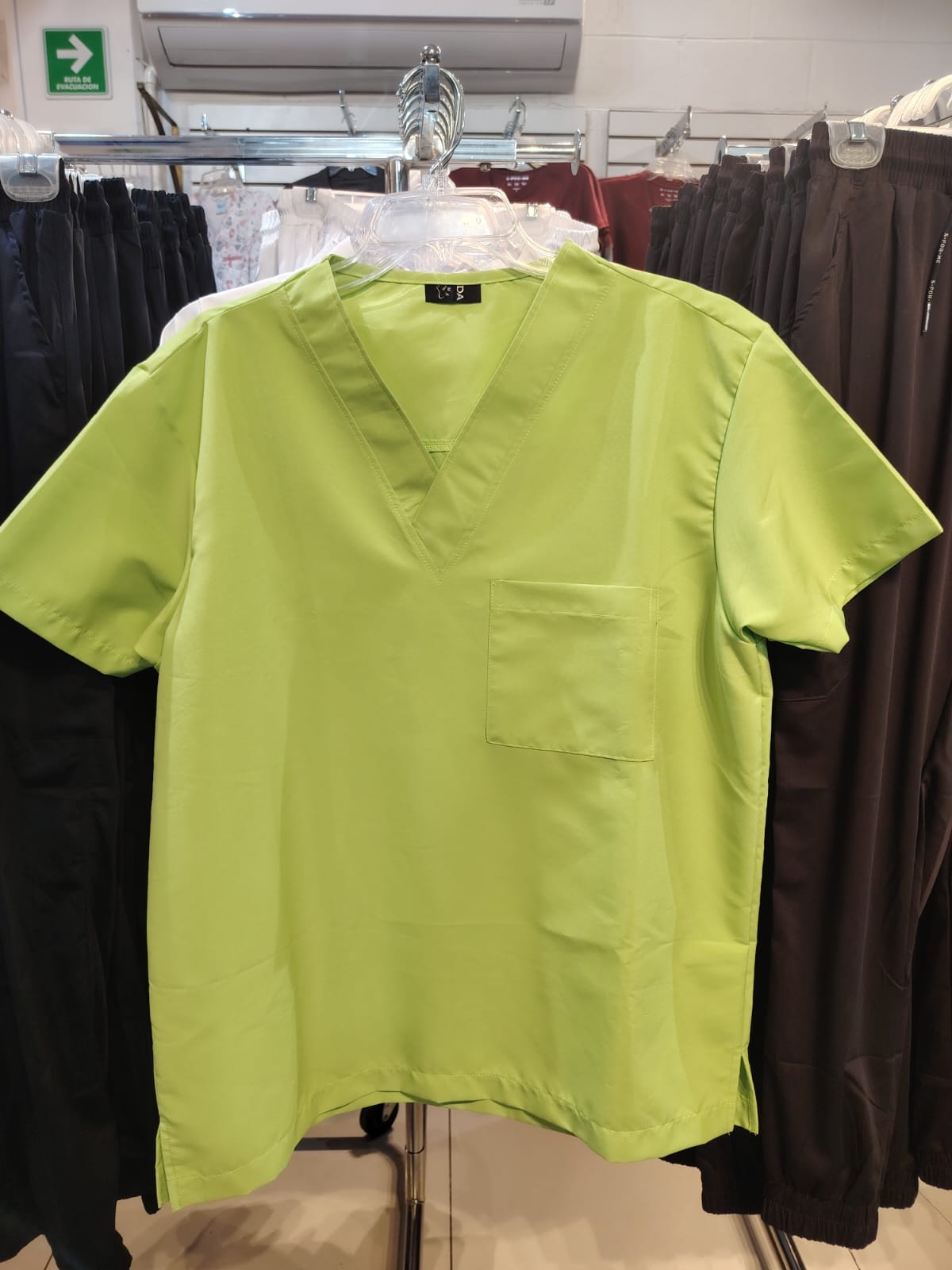 Filipina Quirúrgica 500 Unisex Basic Verde Limon Antifluido-cloro resistente Scrubs 500 FW (Copia)