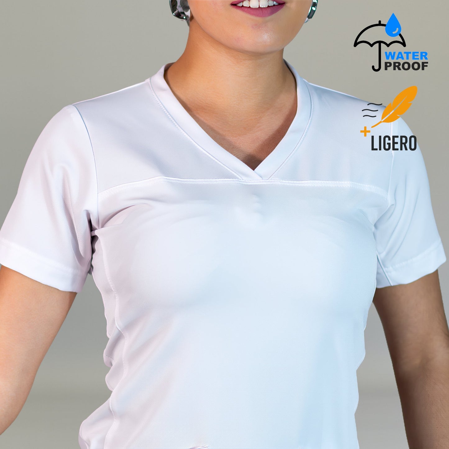 Detalle de cuello en V y manga corta de filipina médica blanca FW 515 para mujer en tela antifluido