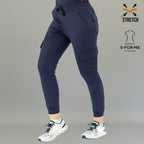 Detalle de bolsillos funcionales del jogger quirurgico azul marino mujer Estilo 910