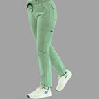 Vista lateral de pantalón médico 930 verde menta mostrando el bolsillo cargo.