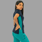Vista posterior de filipina médica 930 azul marino con teal, destacando espalda.