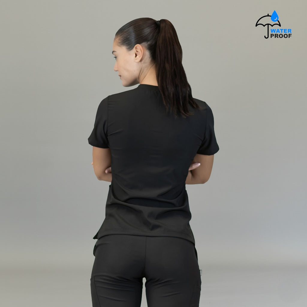 Vista posterior de filipina médica negra mujer Scrubs 515