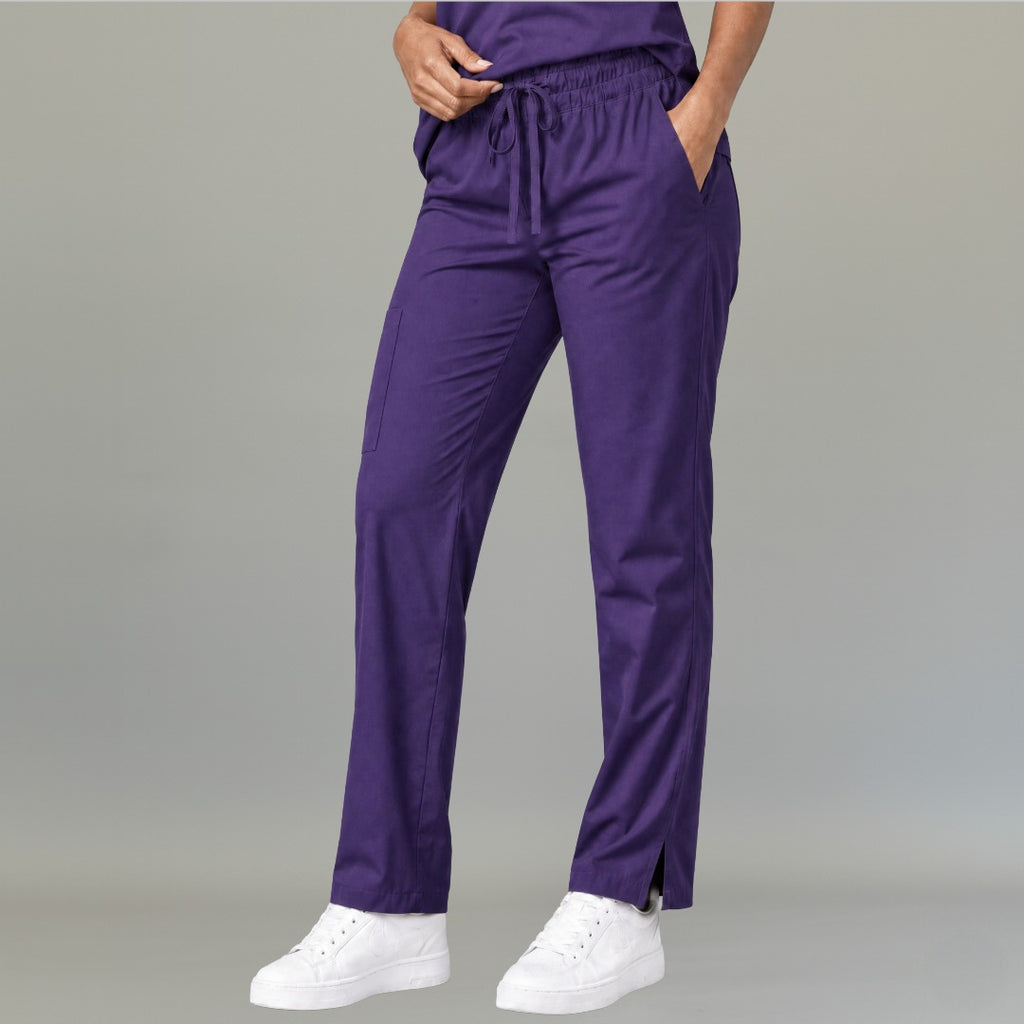 Ángulo lateral del pantalón 502 pierna amplia lavanda profundo mostrando el ajuste relaxed.