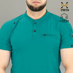 Detalle de filipina quirúrgica verde teal hombre 901 — cuello con botones, bolsa de pecho y manga