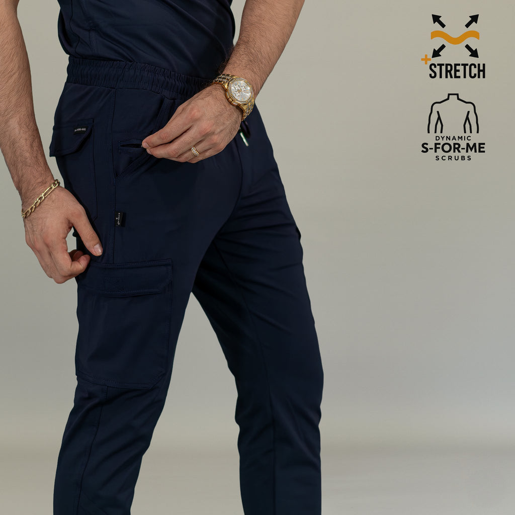 Detalle de bolsa lateral del jogger quirúrgico azul marino hombre Scrubs 901