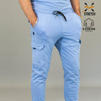 Acercamiento frontal del jogger quirúrgico azul plumbago hombre Scrubs 901 Super Stretch con pretina y jareta