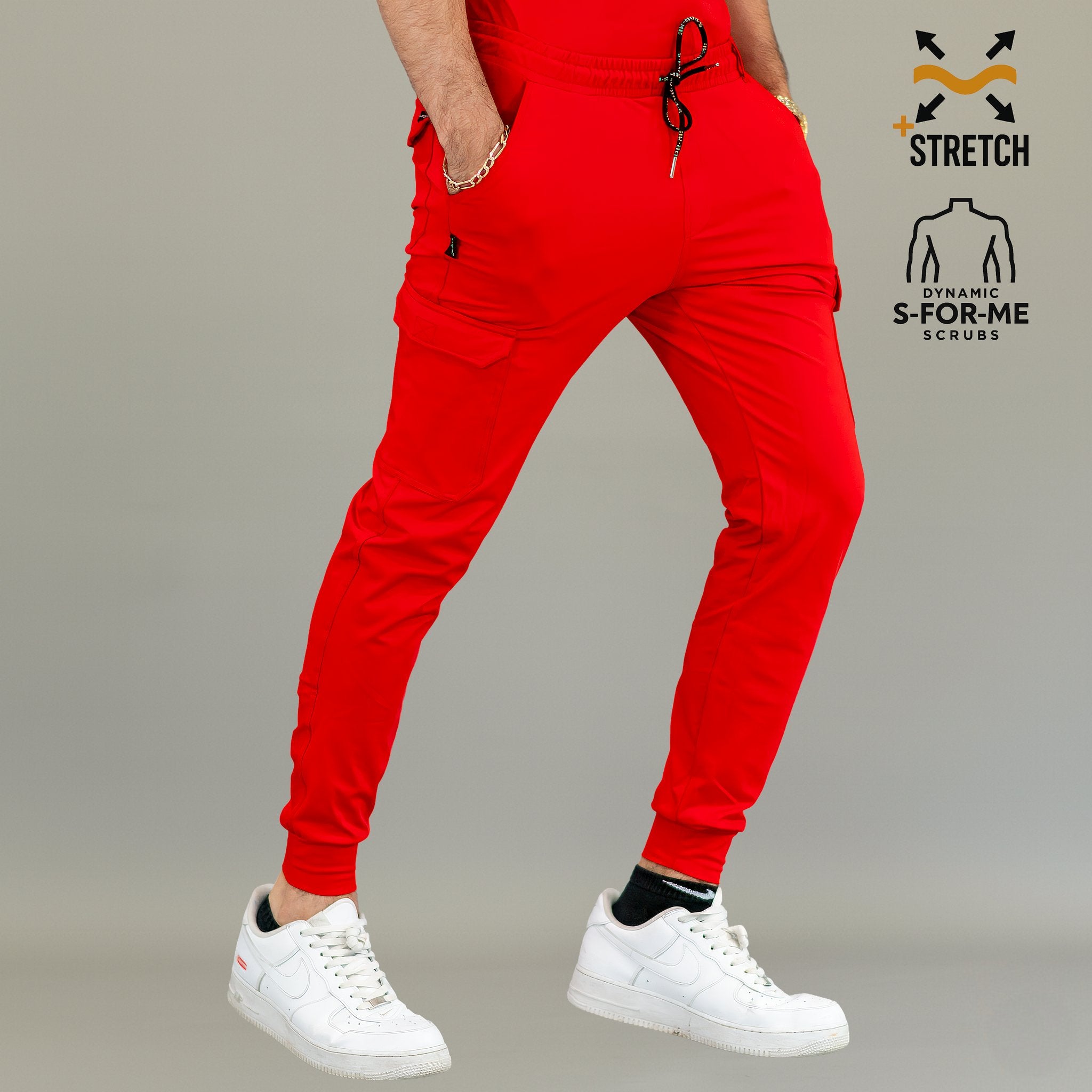 Jogger quirúrgico rojo para hombre 901 Super Stretch — vista lateral con corte slim y puño en tobillo