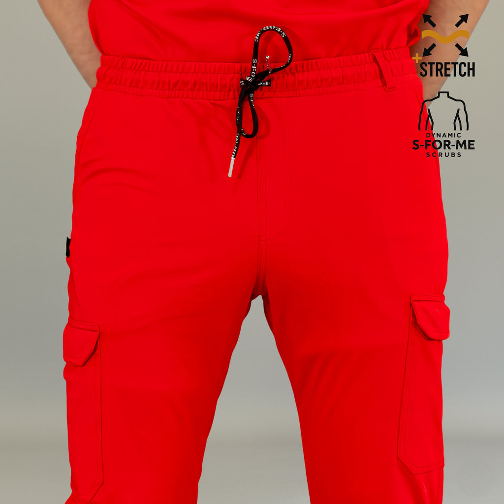 Detalle de bolsillo cargo y pretina del jogger quirúrgico rojo hombre 901