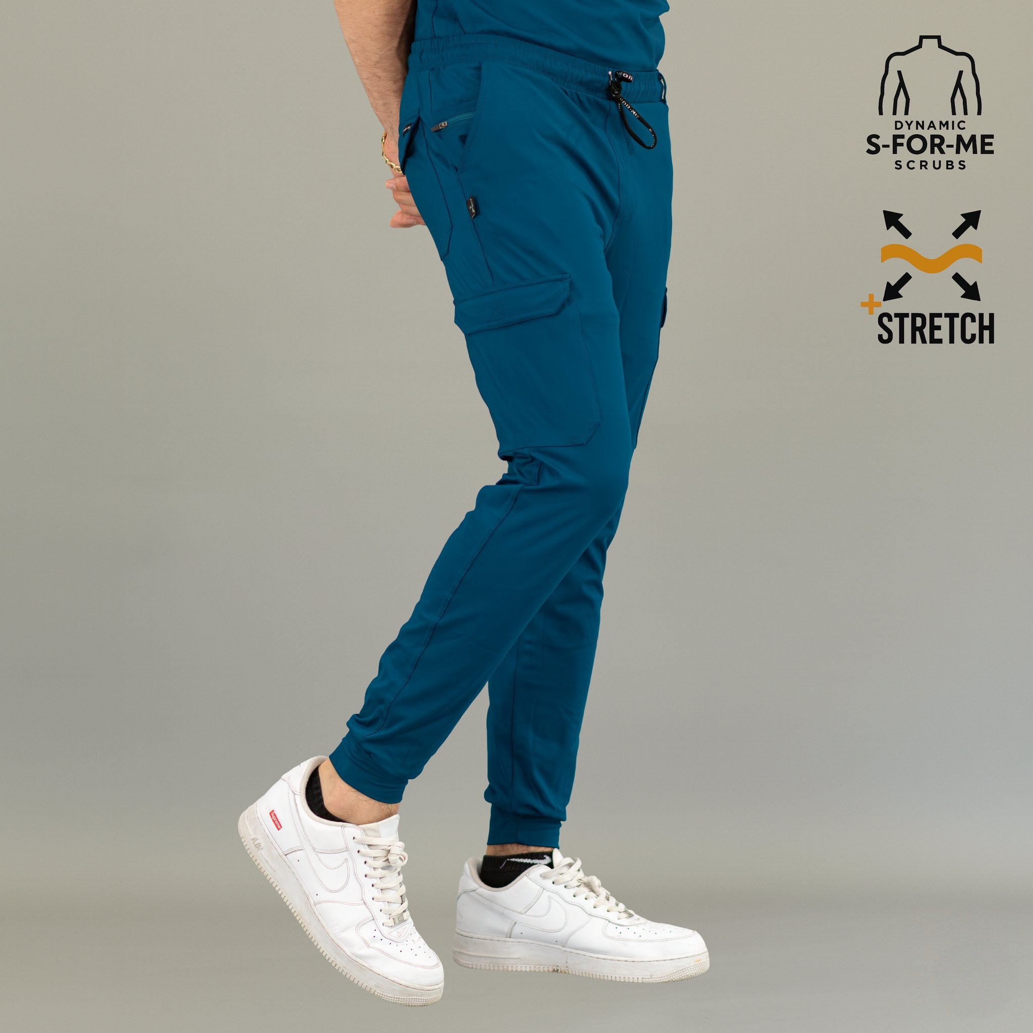 Pantalón jogger médico azul caribe para hombre corte slim