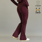 Scrubs mujer vino 915 — pantalón acampanado con bolsillos funcionales