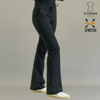 Pantalón flare 915 Negro — vista frontal modelo de pie talla Tall largo extendido