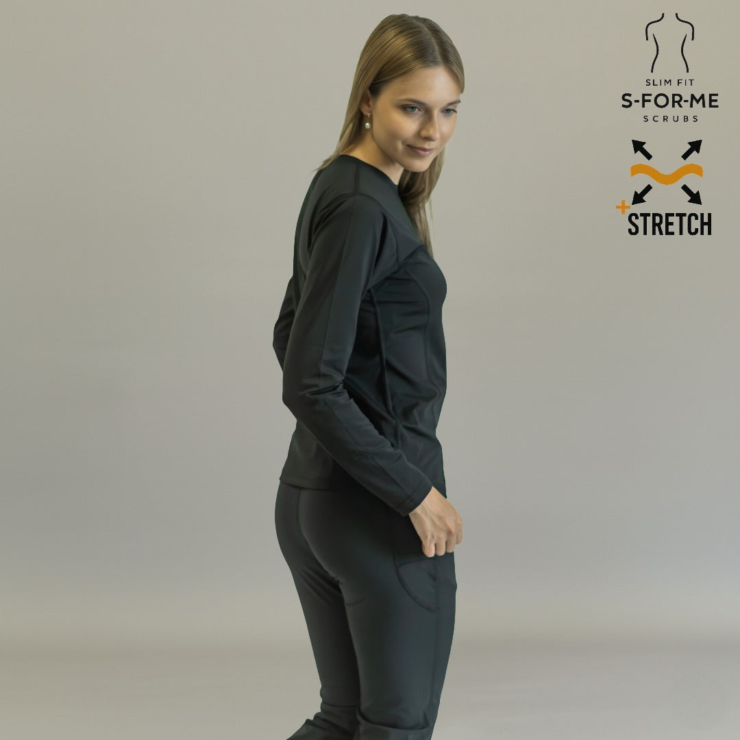 blusa under scrub negro mujer manga larga pose manos bolsillos sandel medica