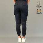 Detalle de bolsillos funcionales del jogger quirurgico negro mujer Estilo 910