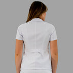Detalle de filipina clínica blanca Alviero Stretch para dama