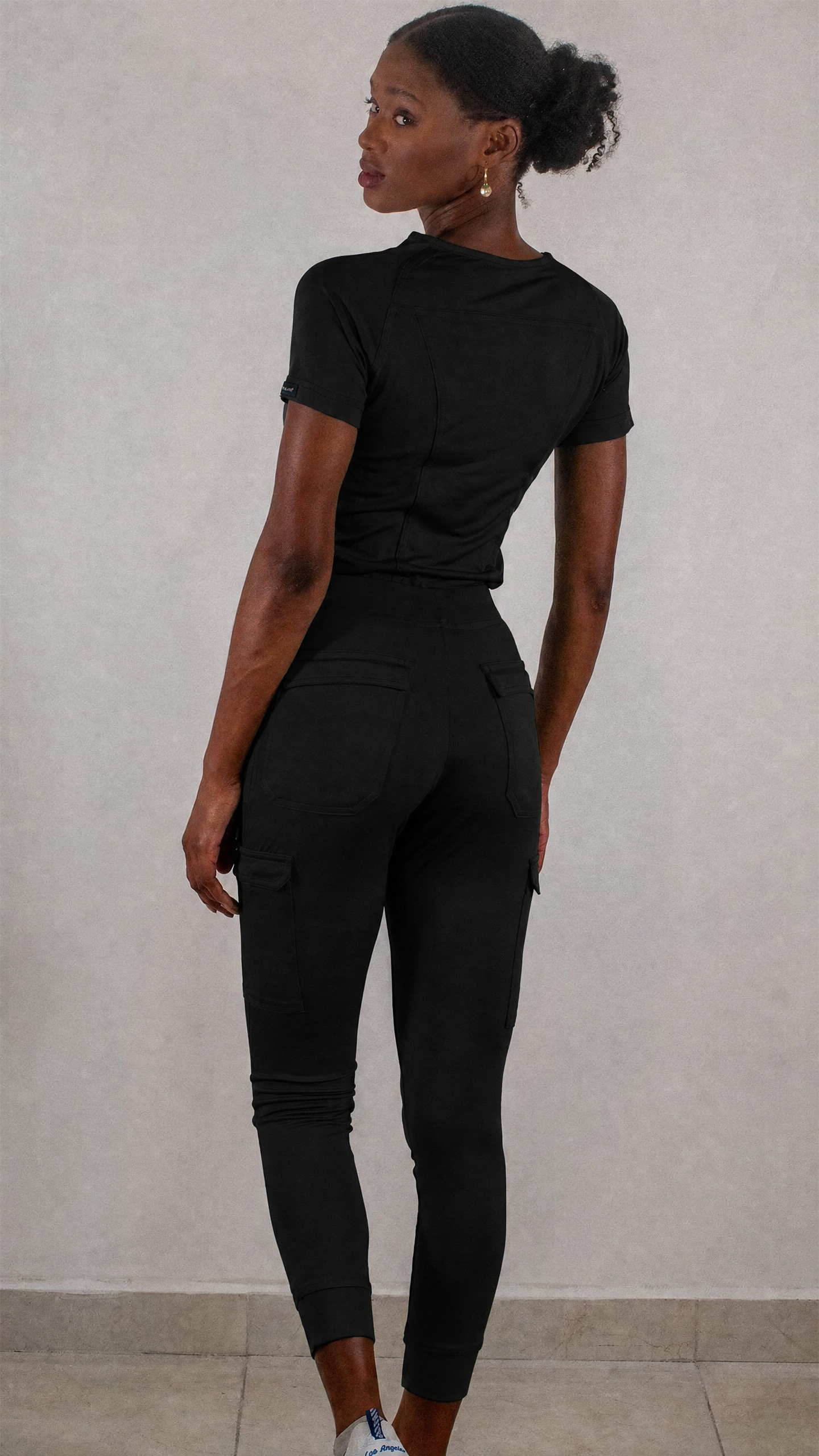 Conjunto quirúrgico negro mujer 901 — filipina y jogger Super Stretch, vista trasera