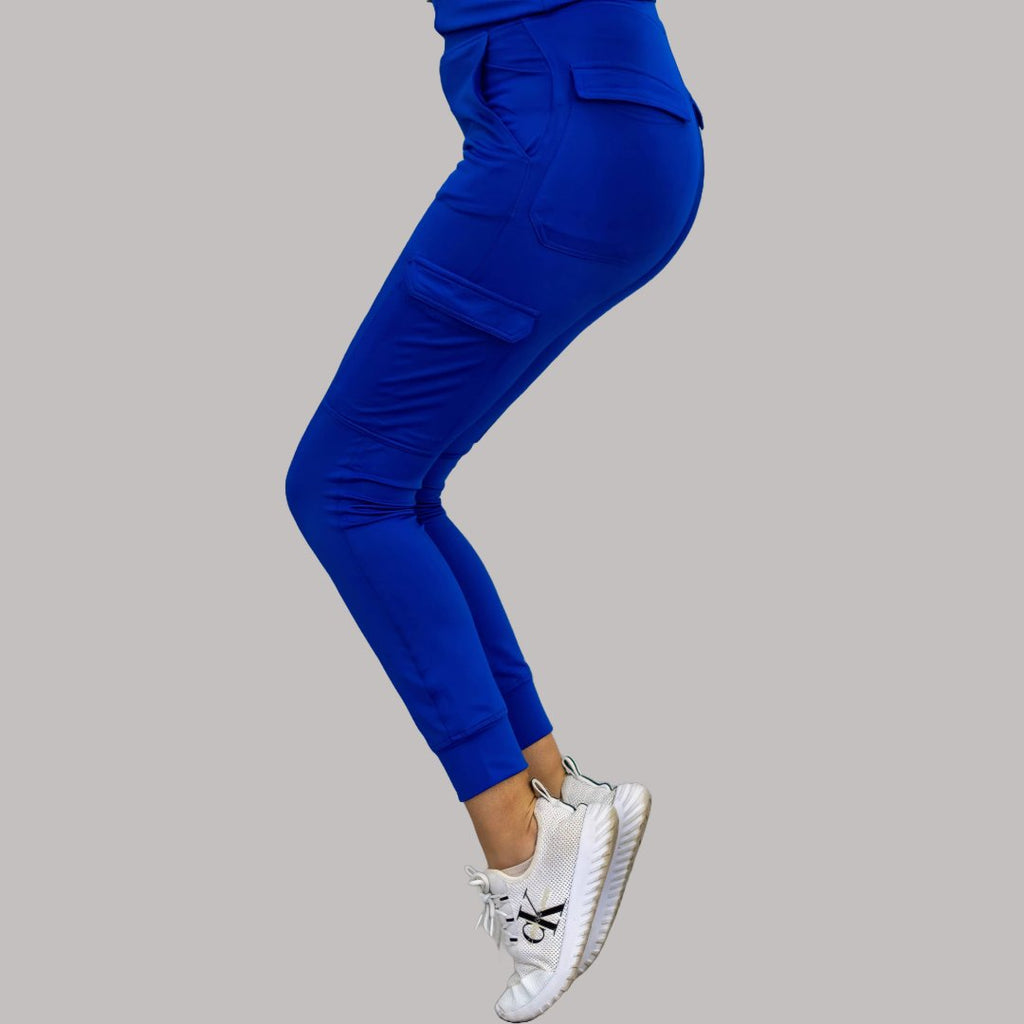 Detalle de bolsillos funcionales jogger medico azul rey mujer Estilo 901